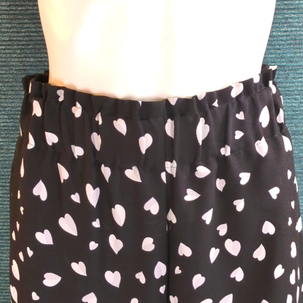 Ann Taylor Heart Print Capri Pants - Picture 3 of 15